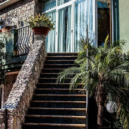 La Отель типа 