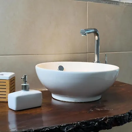 La Bed and Breakfast 4*